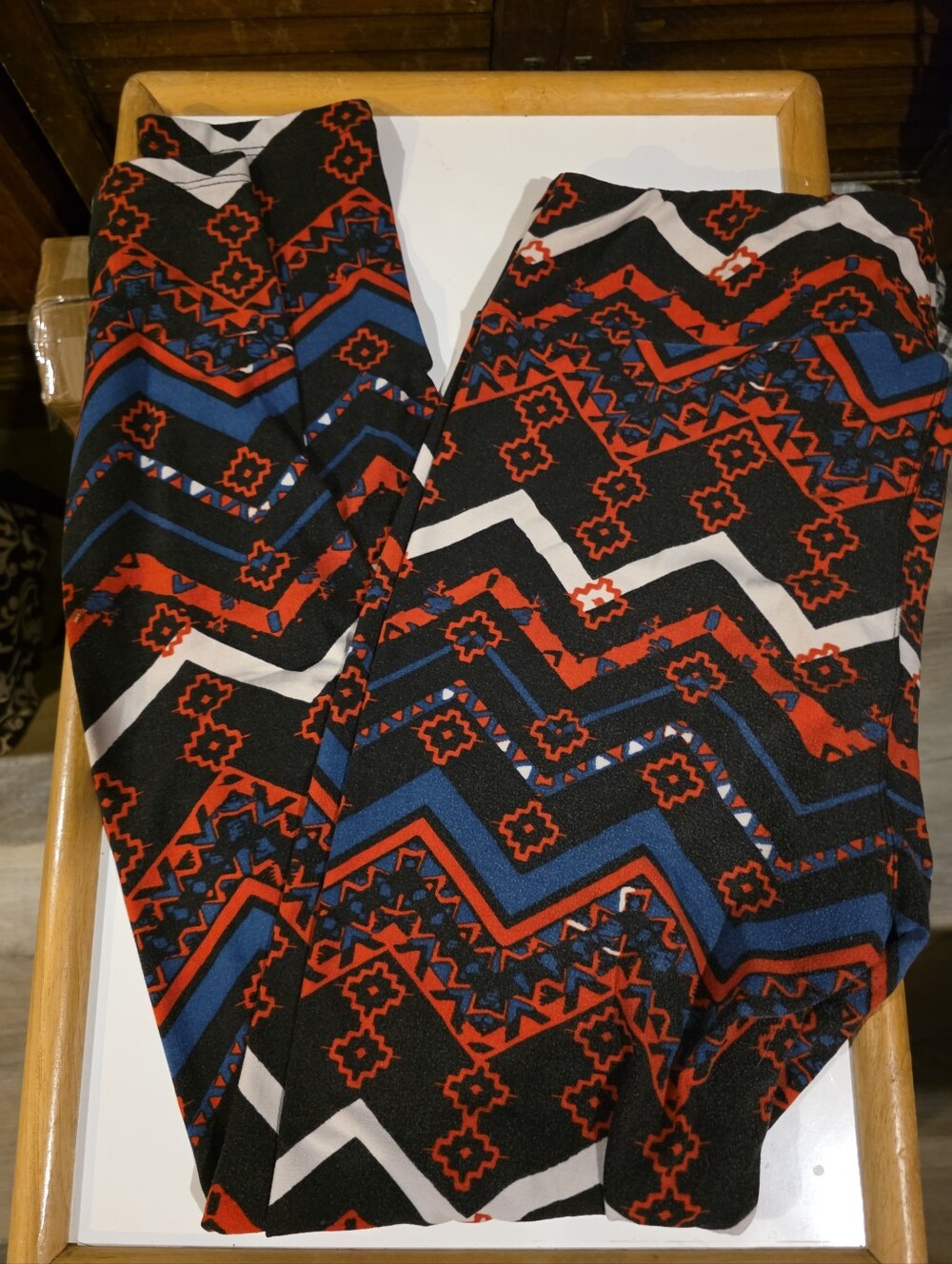 Lularoe Womens Black Geometric Zigzag Pants with Red and Blue Pattern TC